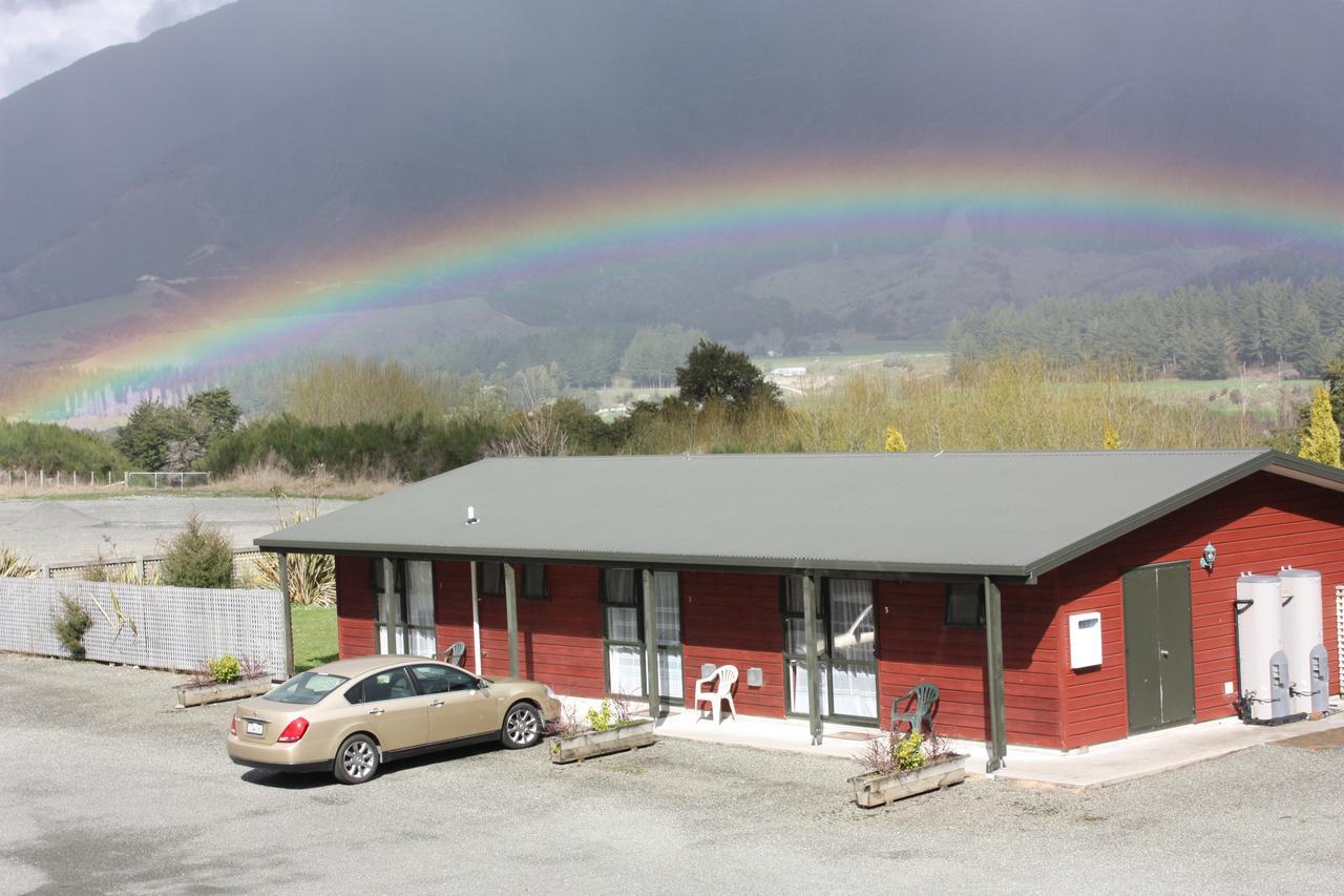 Owen River Tavern & Motels Exteriör bild